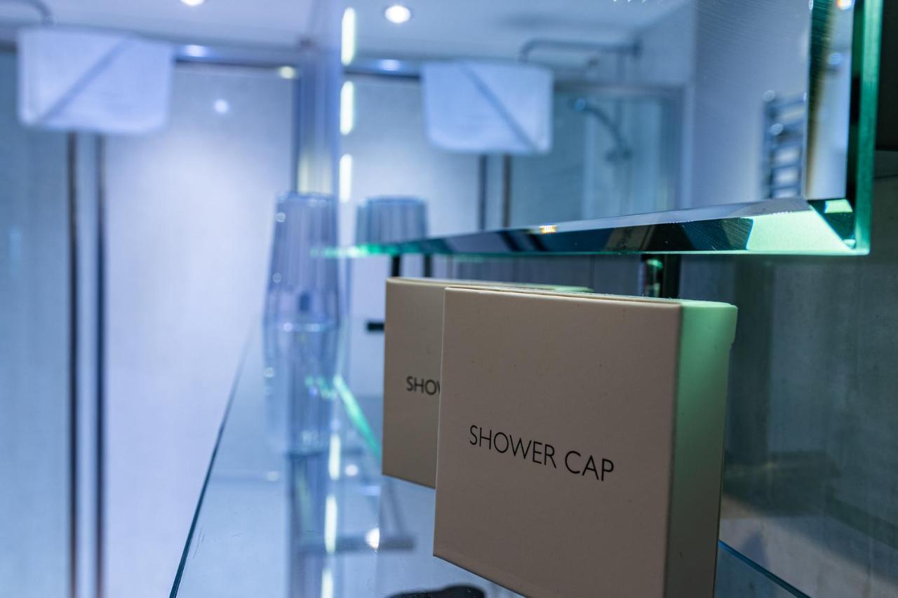 Crossways Hotel Wells Exterior foto Shower cap