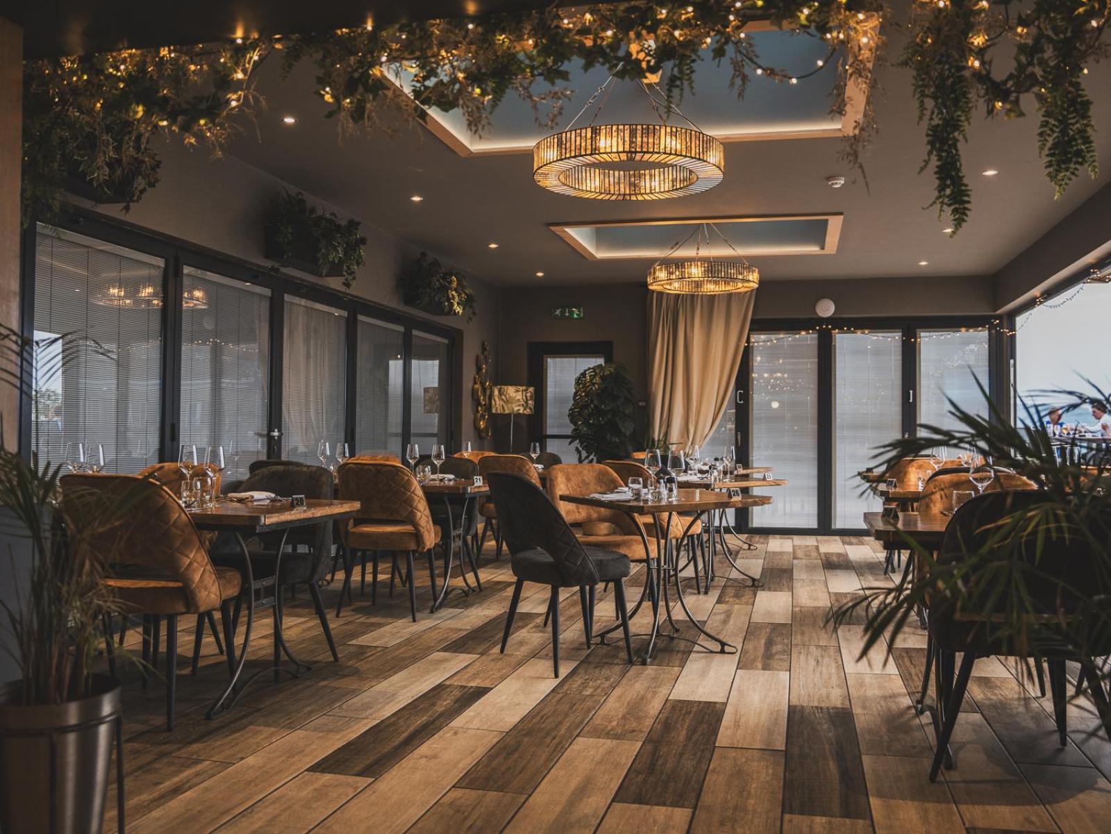 Crossways Hotel Wells Exterior foto The interior of the restaurant