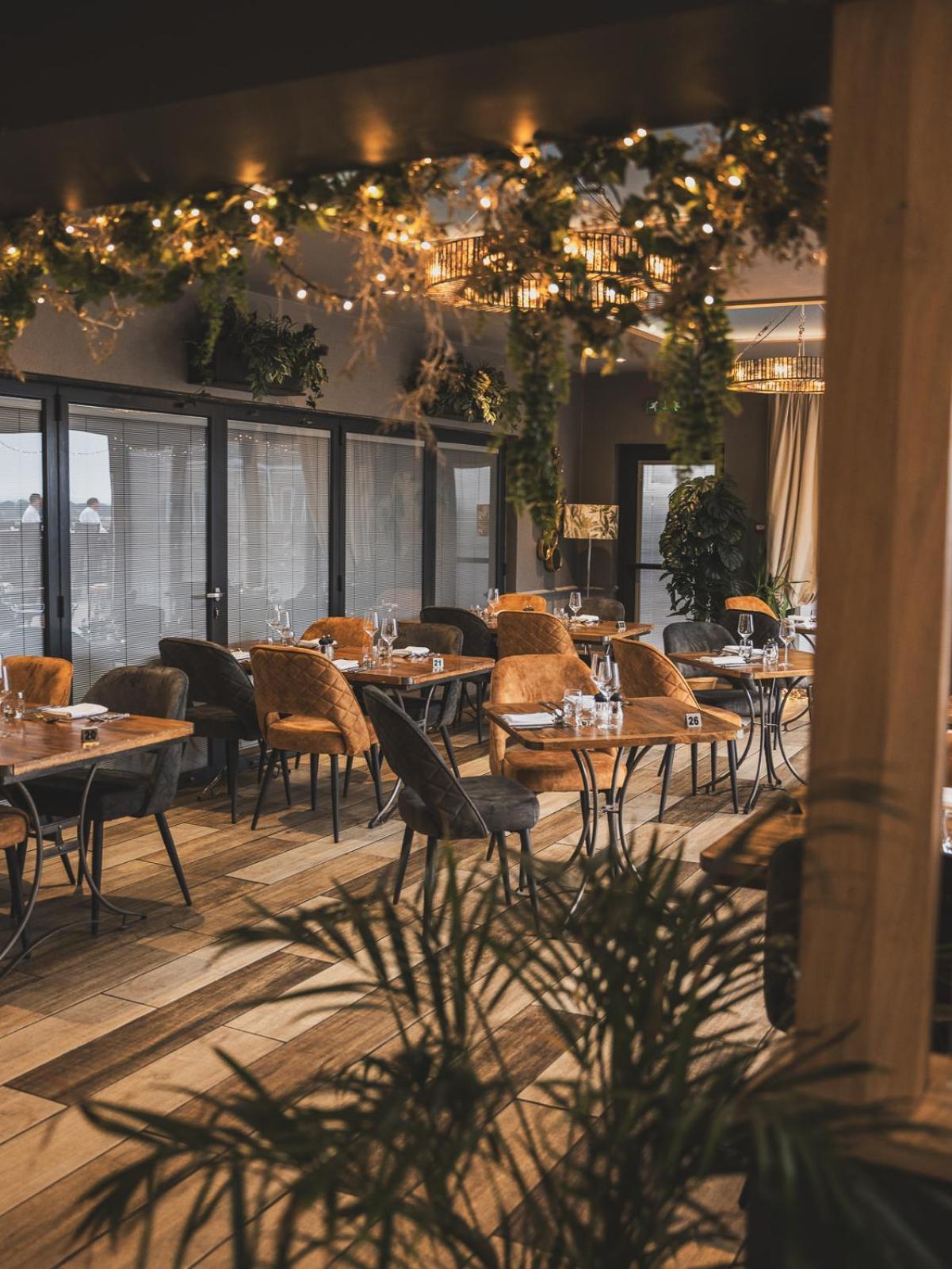 Crossways Hotel Wells Exterior foto Restaurant interior