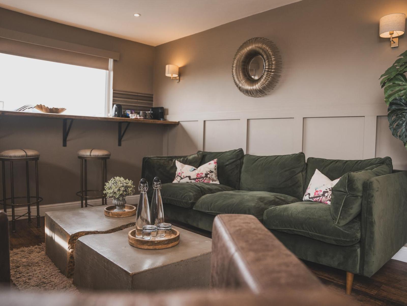 Crossways Hotel Wells Exterior foto The interior of the new lounge